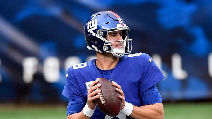 New York Giants quarterback Daniel Jones (8) plays in the first half against the Philadelphia Eagles at MetLife Stadium on Sunday, Nov. 15, 2020.Nyg Vs Phi